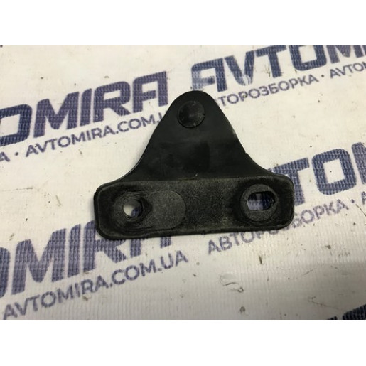 Кронштейн амартизатора крышки багажника Ford Focus 3 2011-2017 1742308